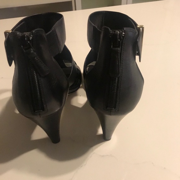 Heels - Picture 4 of 6